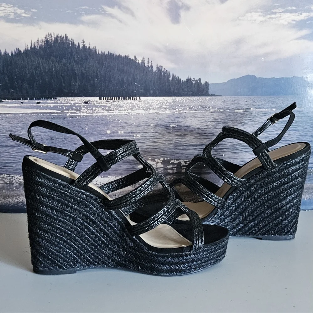 NWT Wild Diva Lounge Wedge Sandals